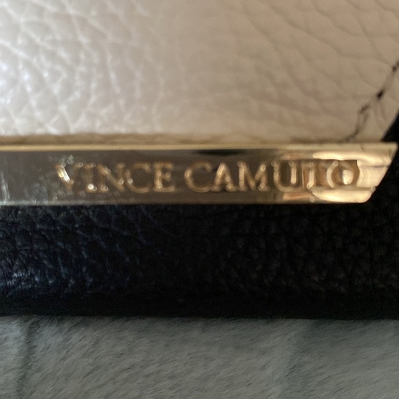 EUC VINCE CAMUTO WOMAN’S BUTTON WALLET WITH DETACHABLE STRAP - Picture 2 of 6